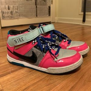 NIKE WOMENS AIR MORGAN MID 2
